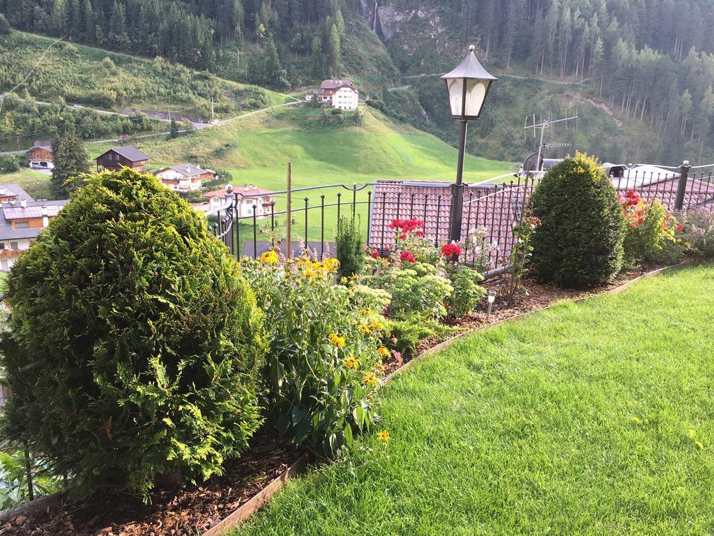 Отель Garni Mezdi Santa Cristina Val Gardena Экстерьер фото