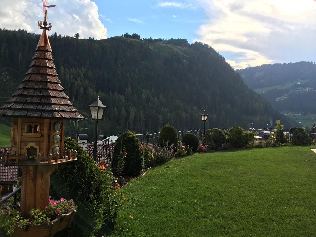 Отель Garni Mezdi Santa Cristina Val Gardena Экстерьер фото